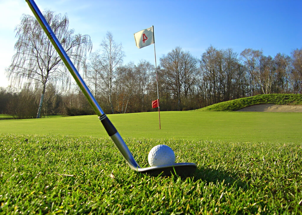 approche de golf près du green